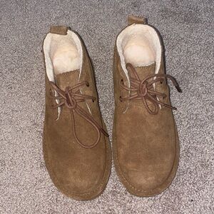 Worn once Womens Bearpaw short boot